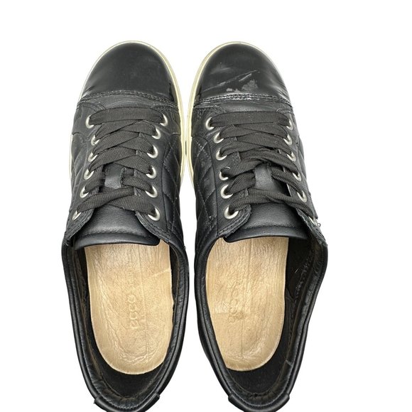 Ecco black quilted/patent leather size 38 built in orthotics sneakers FLAW - Picture 3 of 9